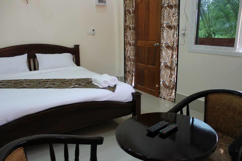 Baan Mek Lom Hotell Khao Lak Exteriör bild