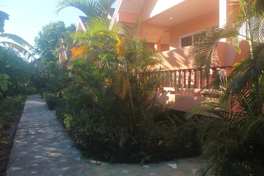 Baan Mek Lom Hotell Khao Lak Exteriör bild