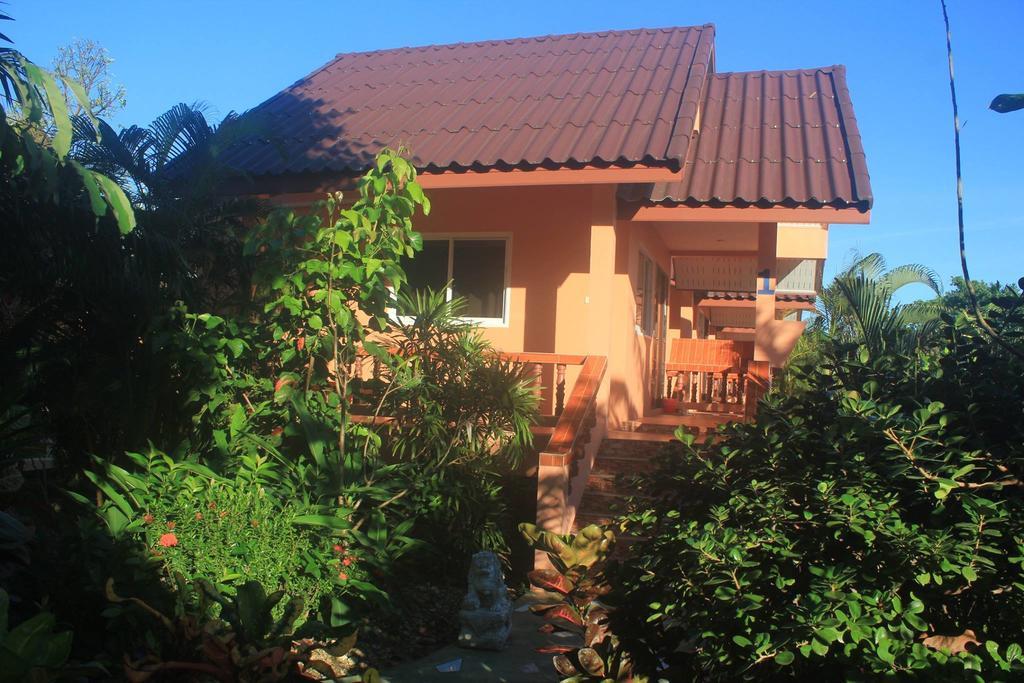 Baan Mek Lom Hotell Khao Lak Exteriör bild