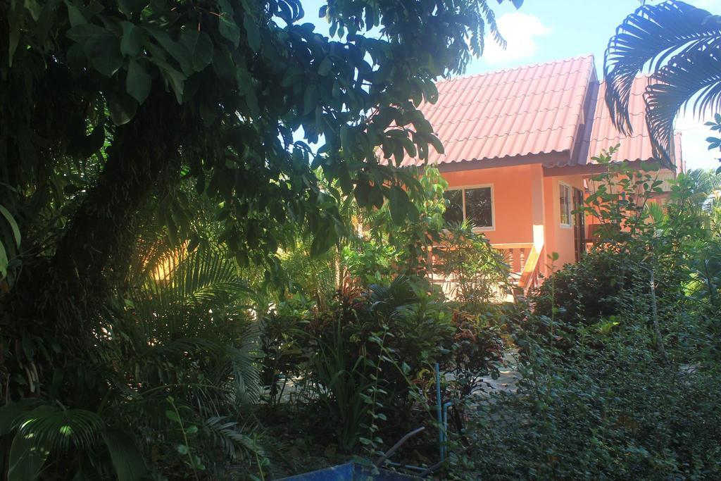 Baan Mek Lom Hotell Khao Lak Exteriör bild
