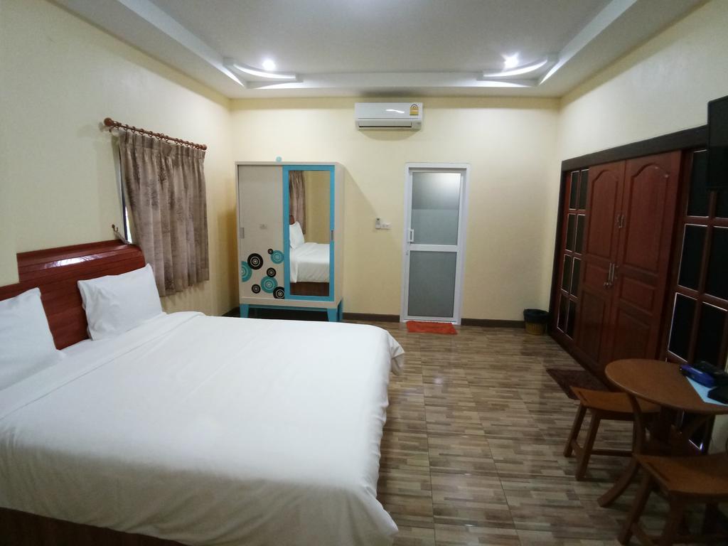 Baan Mek Lom Hotell Khao Lak Exteriör bild