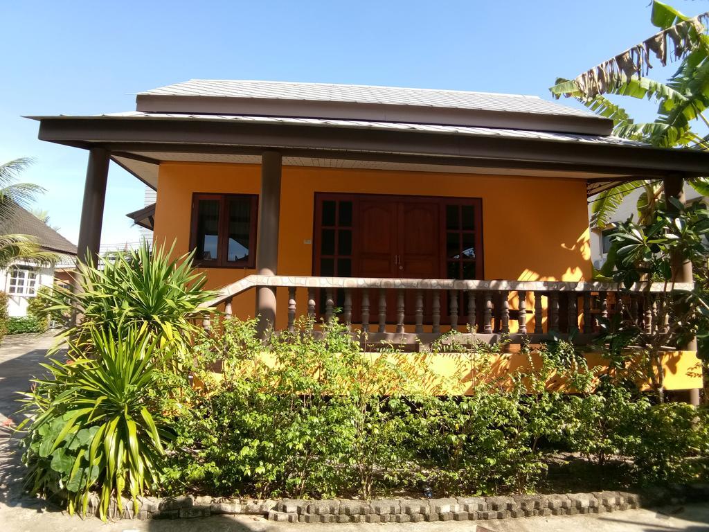 Baan Mek Lom Hotell Khao Lak Exteriör bild