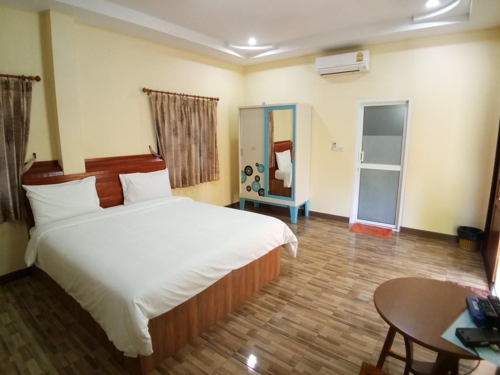 Baan Mek Lom Hotell Khao Lak Exteriör bild