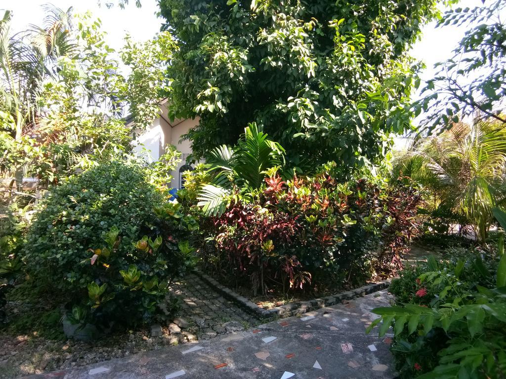 Baan Mek Lom Hotell Khao Lak Exteriör bild